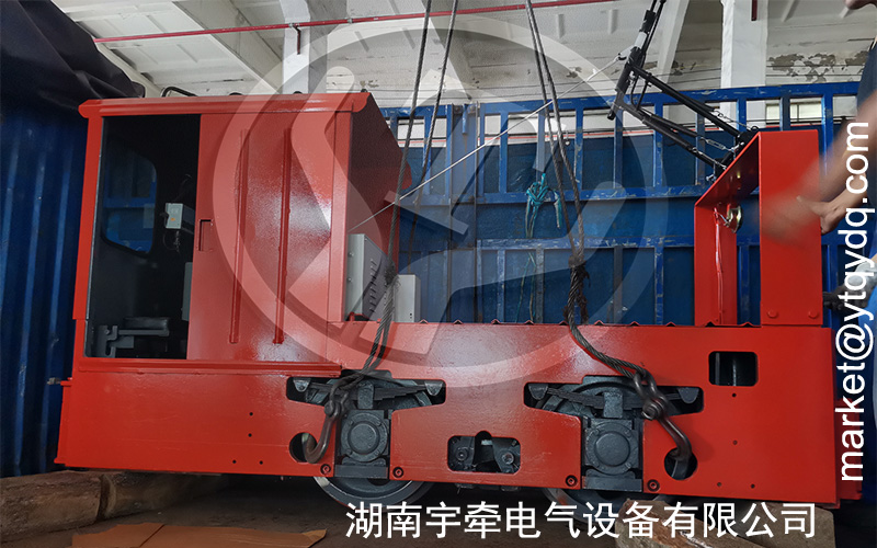 3噸架線(xiàn)式電機(jī)車(chē)發(fā)貨 1.jpg